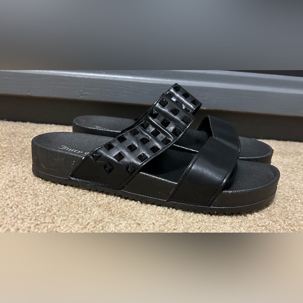 Juicy slides with studded design